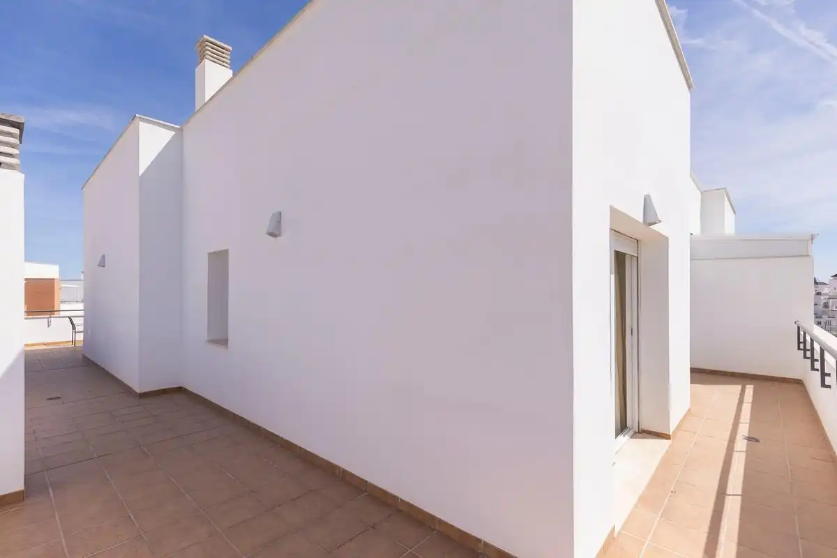 Vista exterior de Àtic en venda en Roquetas de Mar amb Aire condicionat, Jardí privat i Terrassa