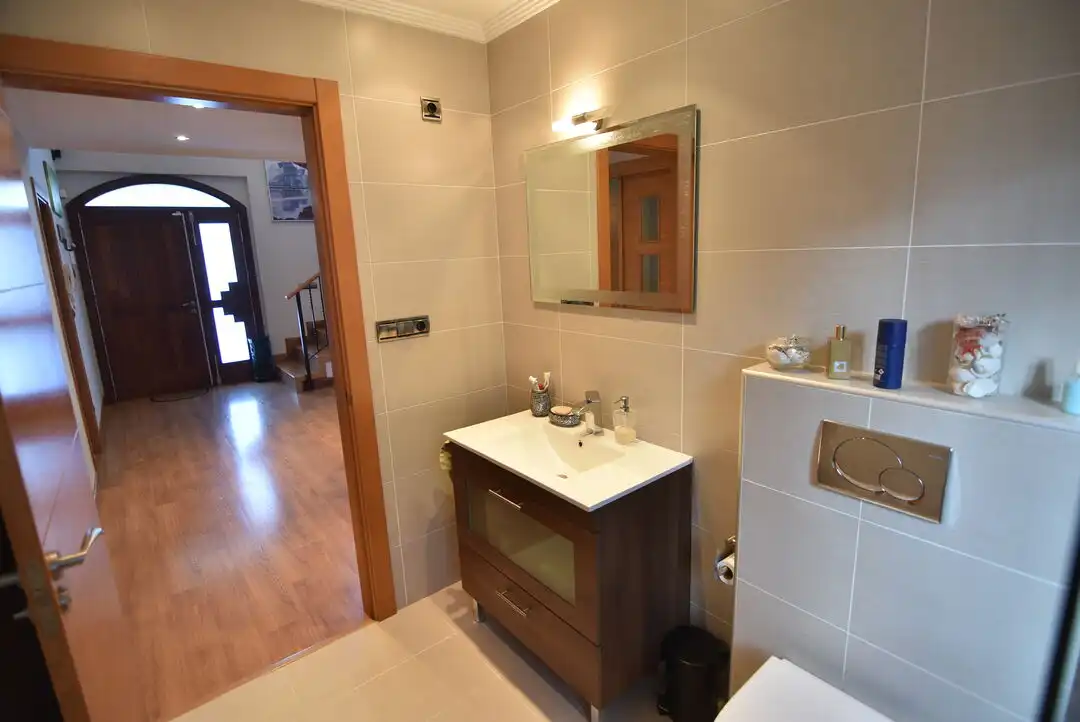Bany de Casa o xalet en venda en Ermua amb Calefacció, Jardí privat i Terrassa