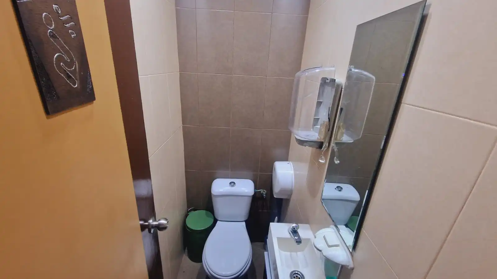 Bathroom of Commercial properties for sale in Córdoba  with Air Conditioner, Heating and Furnished