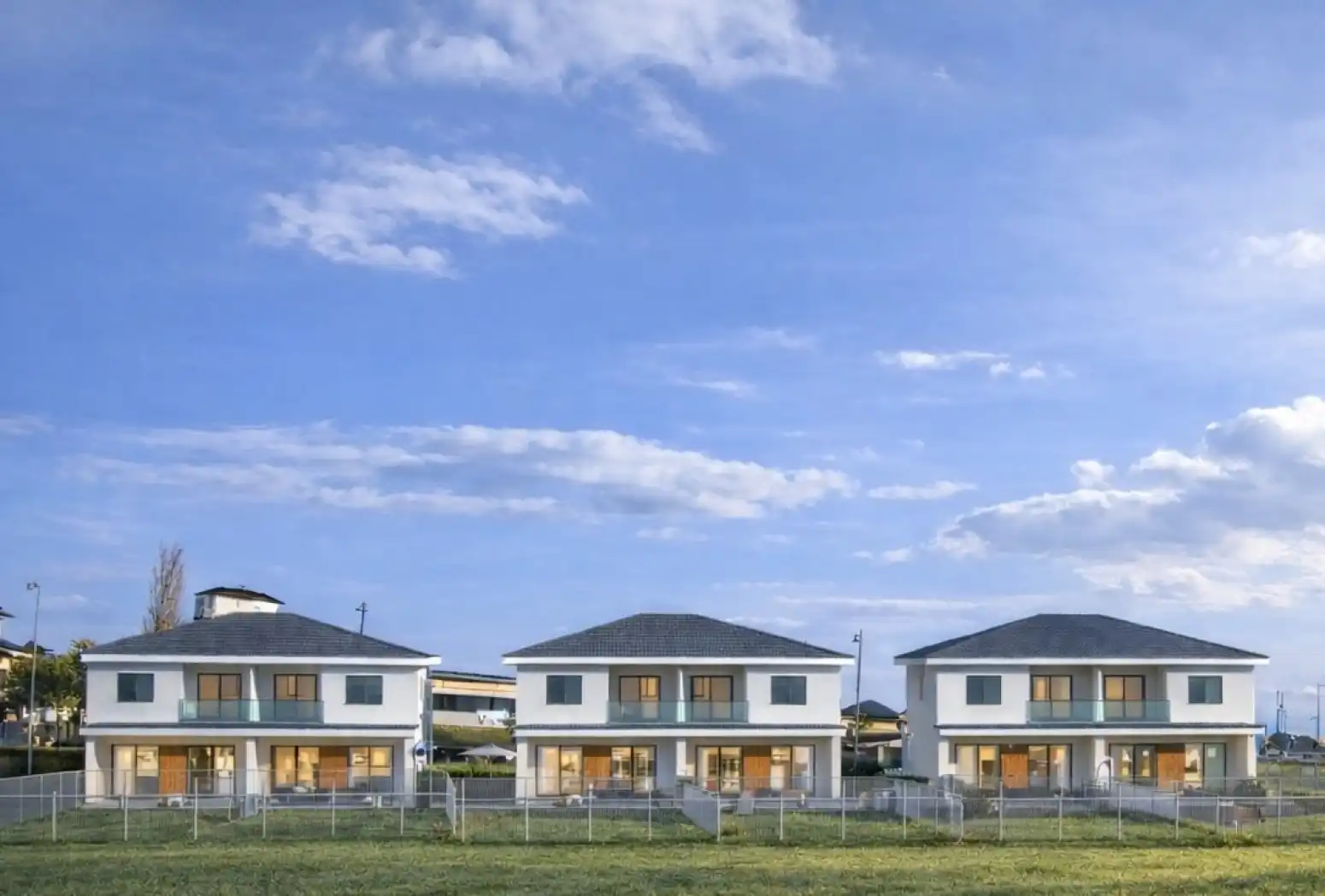 Außenansicht von Einfamilien-Reihenhaus zum Verkauf in Valdés - Luarca mit Heizung, Privatgarten und Terrasse