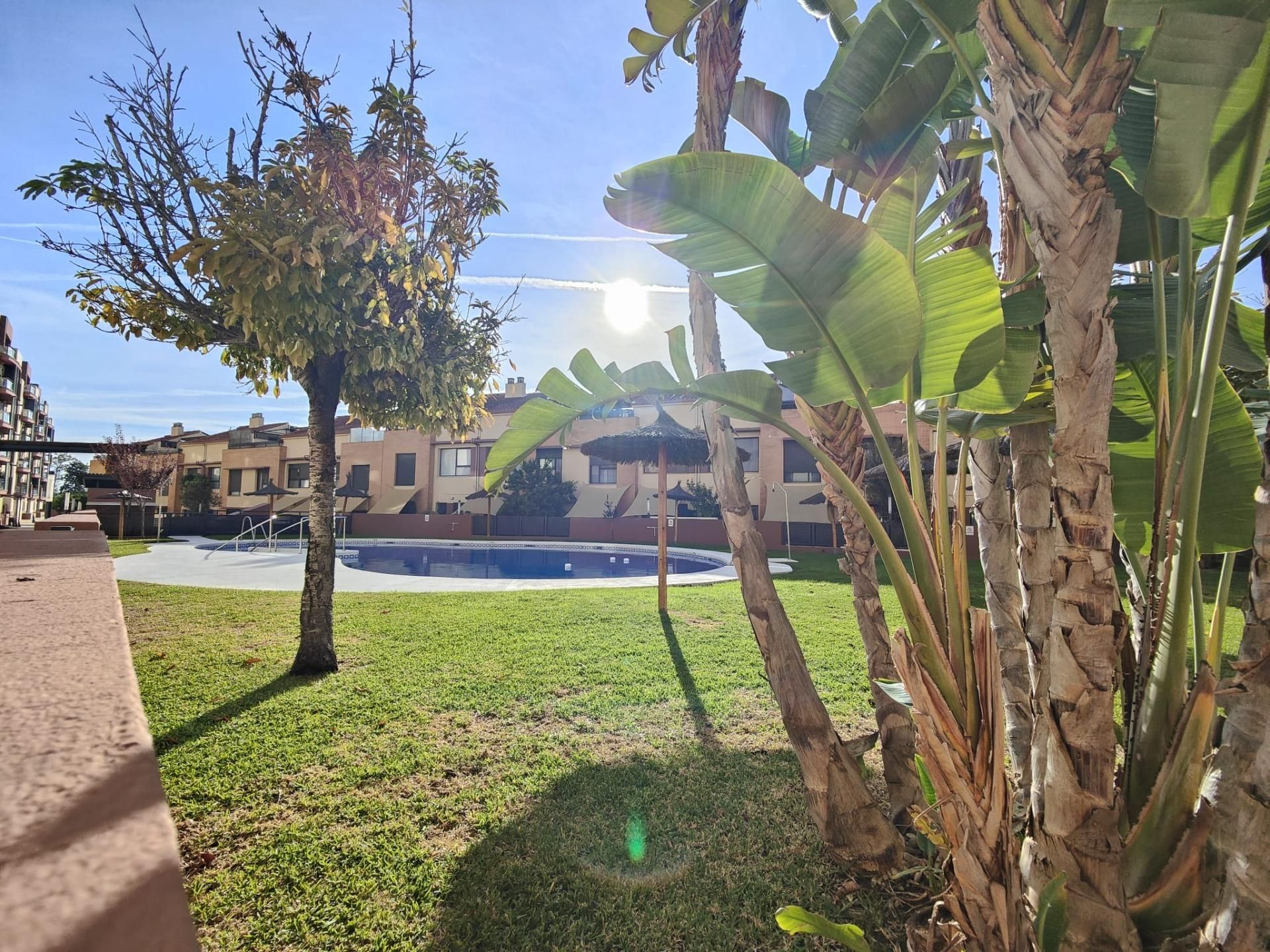 Piscina de Piso en venta en Mairena del Aljarafe con Jardín privado, Terraza y Balcón