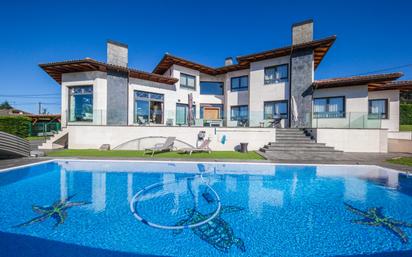 Vista exterior de Casa o xalet en venda en Gijón  amb Aire condicionat, Calefacció i Parquet