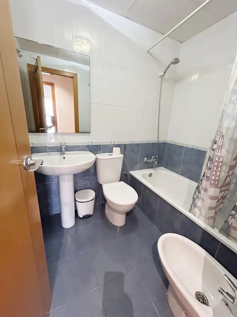 Bathroom of Apartments for rent in Gandia  with Air Conditioner, Heating and Private garden