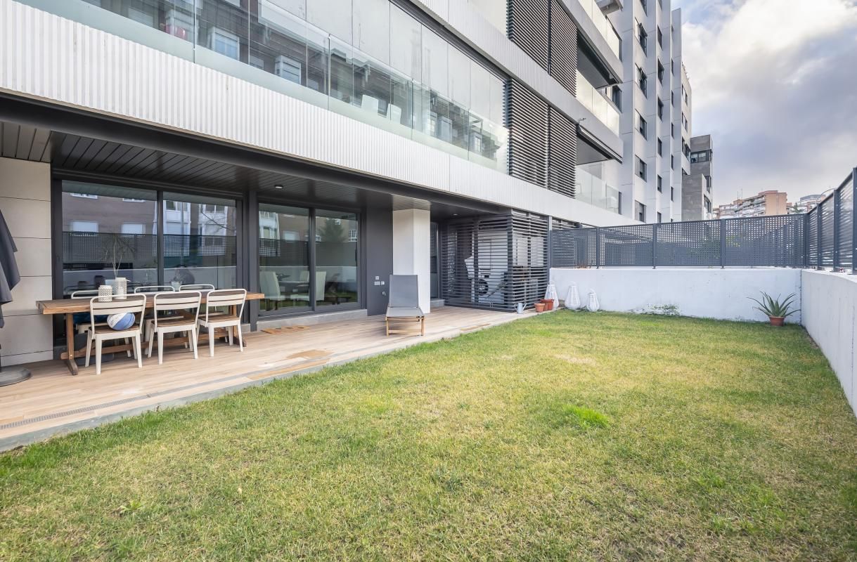 Exterior view of Planta baja for sale in  Madrid Capital  with Air Conditioner, Private garden and Terrace