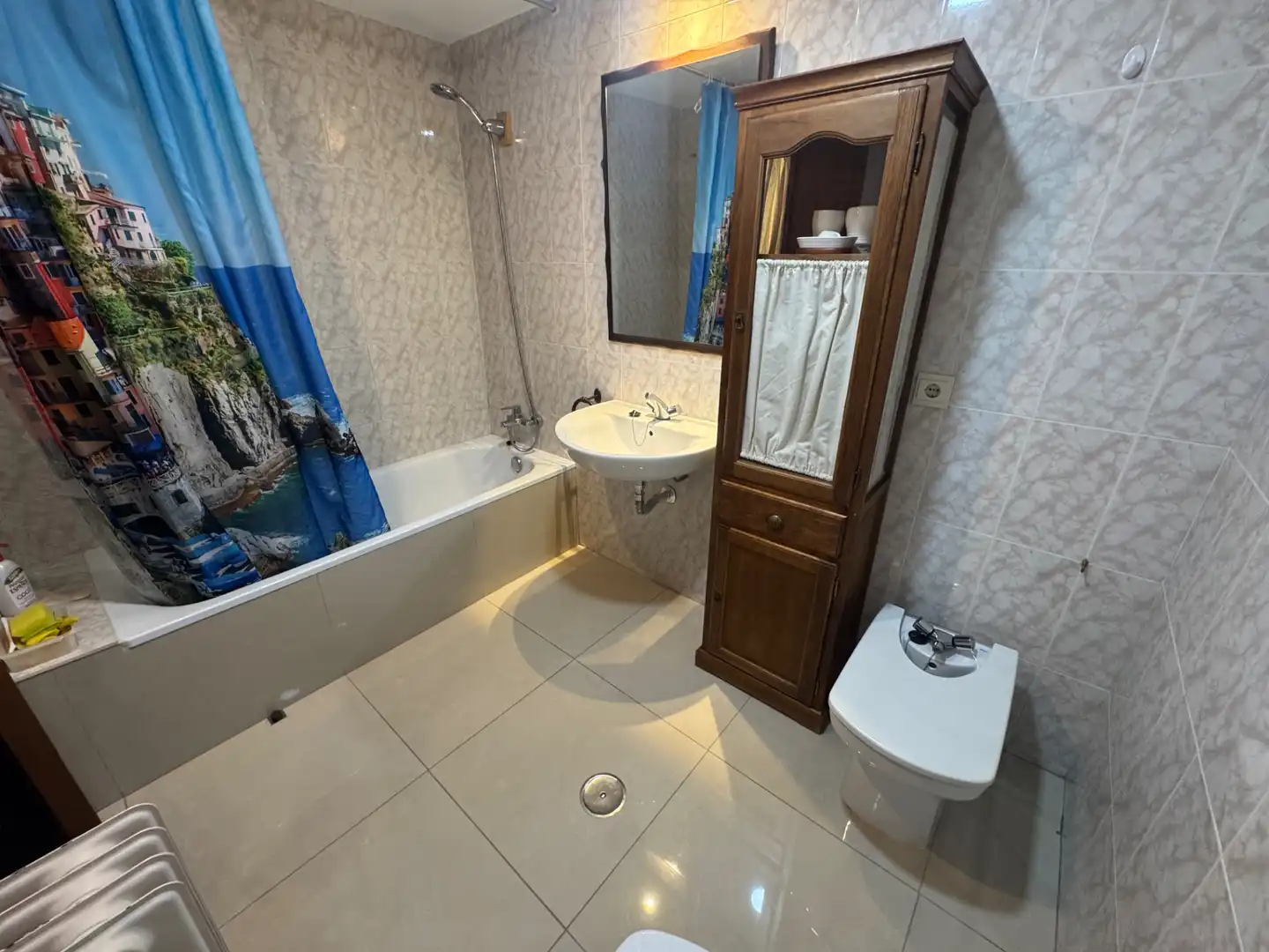 Baño de Piso de alquiler en Jaén con Aire acondicionado, Calefacción y Trastero