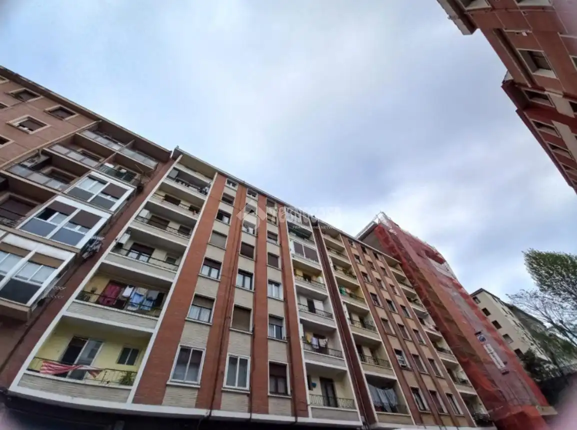 Vista exterior de Piso en venta en Bilbao  con Calefacción