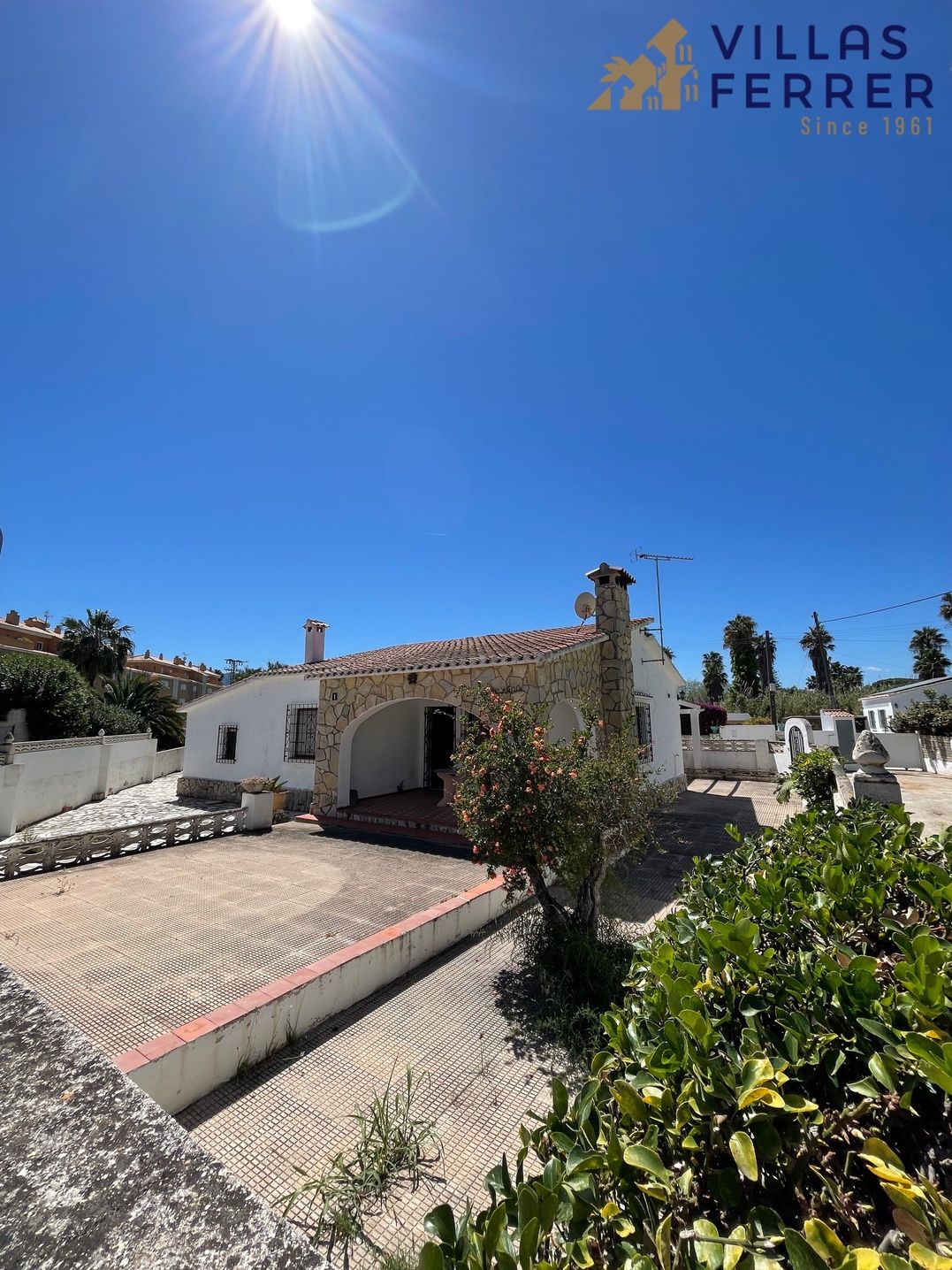 Vista exterior de Casa o xalet en venda en Dénia amb Jardí privat i Traster