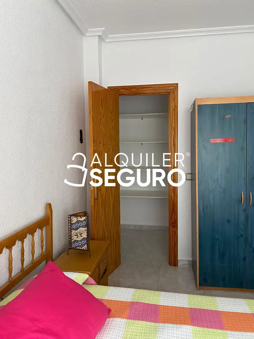 Habitación de Piso de alquiler en Murcia con Aire acondicionado y Amueblado