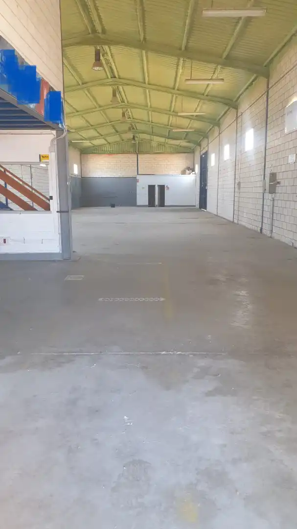 Parkplatz von Fabrikhallen zur Miete in Villanueva de la Serena