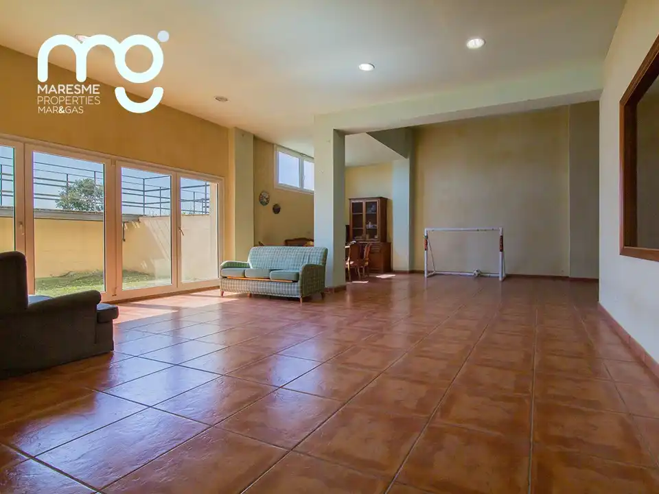 Sala de estar de Casa o chalet en venta en Tiana con Aire acondicionado, Calefacción y Jardín privado