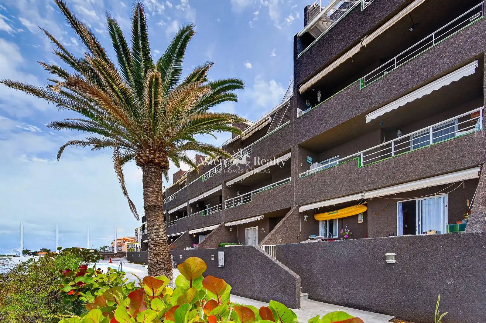 Vista exterior de Pis en venda en Guía de Isora amb Terrassa, Piscina i Moblat