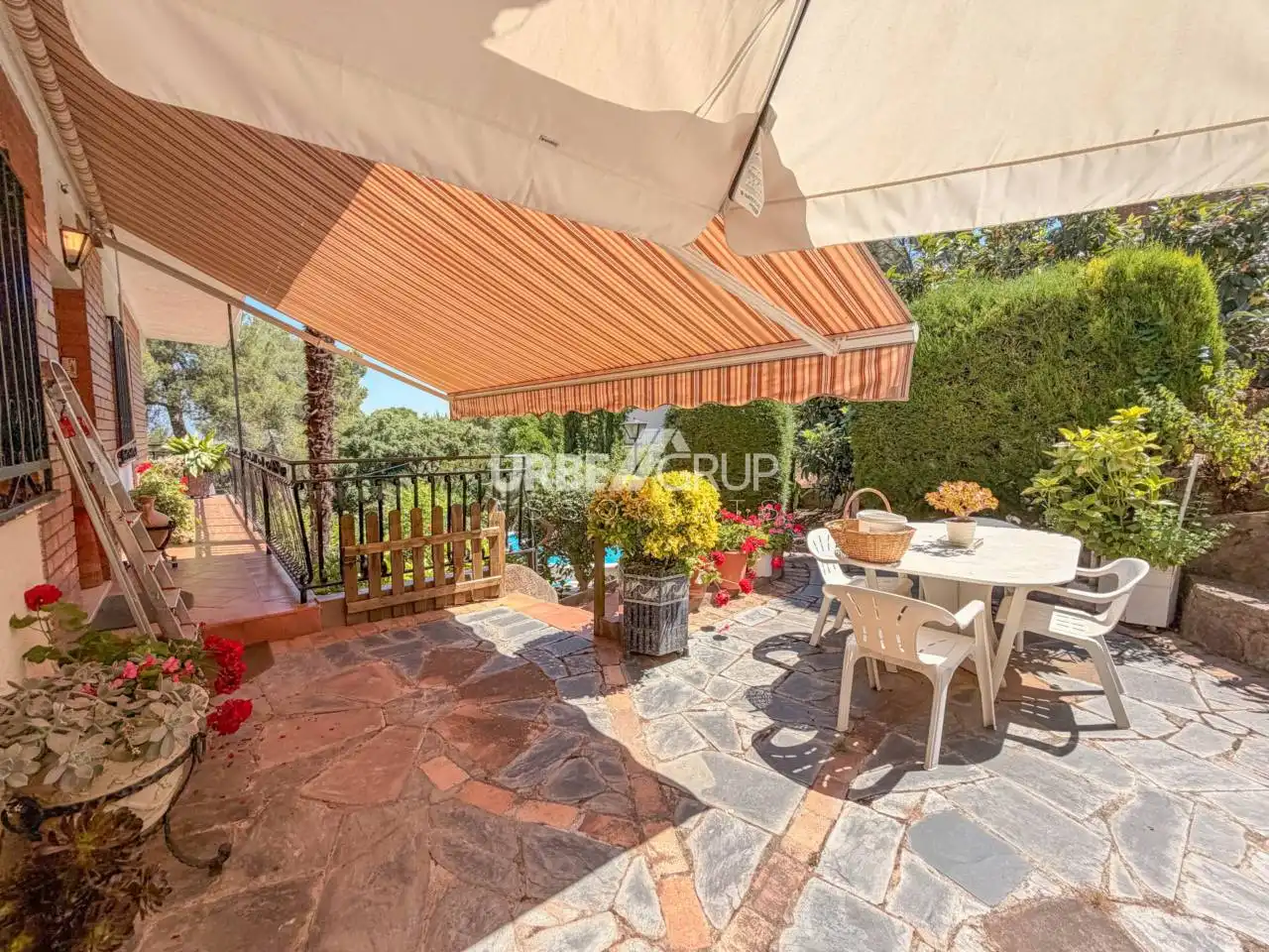 Casa con piscina en venta en Castellví de Rosanes