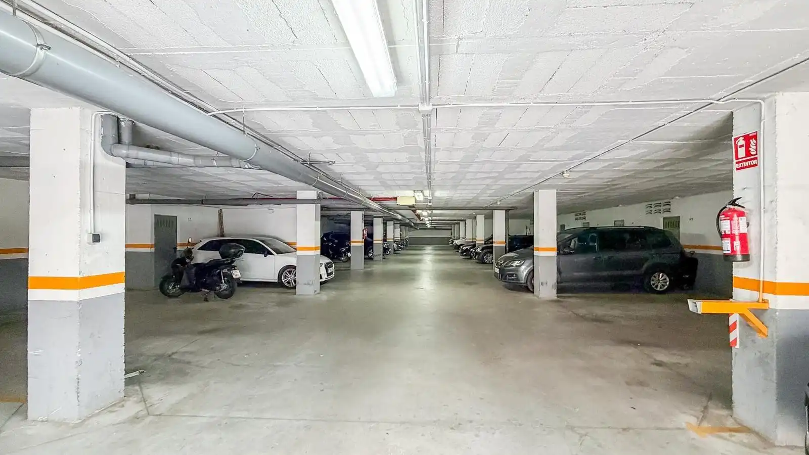 Parking of Flat for sale in Málaga  with Air Conditioner, Heating and Private garden