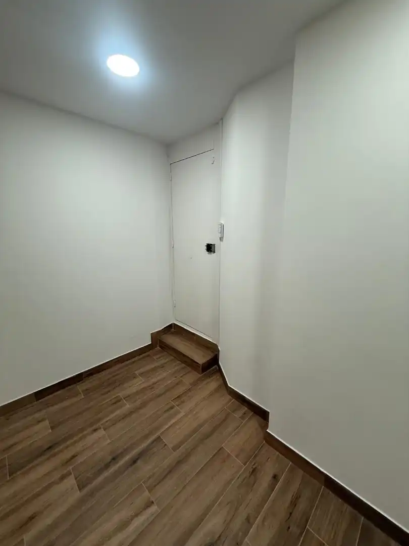 Local en venta en Cornellà de Llobregat con Parquet y Alarma