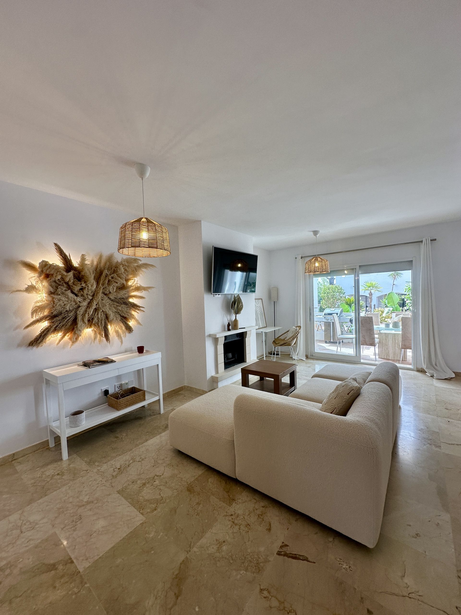 Living room of Planta baja to rent in Marbella  with Air Conditioner, Terrace and Swimming Pool
