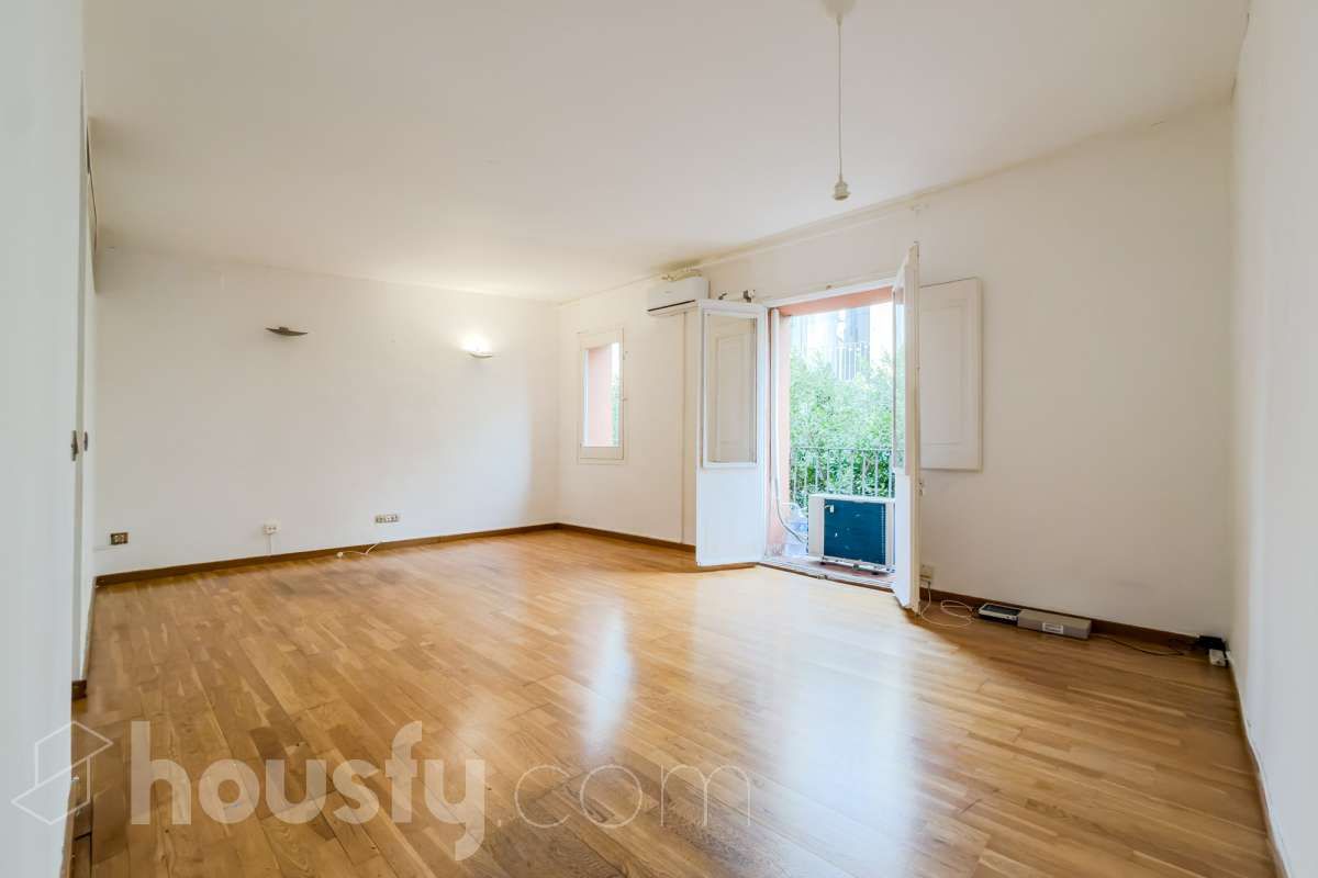 Sala de estar de Piso en venta en  Barcelona Capital con Aire acondicionado, Parquet y Balcón