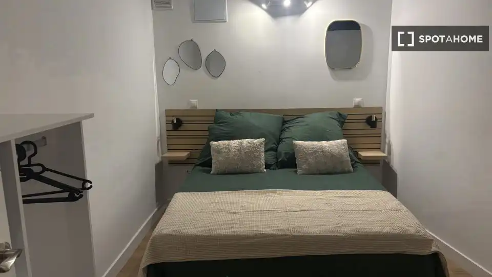Bedroom of Apartments for share in Madrid  with Air Conditioner, Heating and Terrace