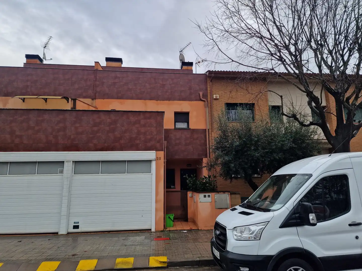 Casa aparellada en venda a C/ de Joan Maragall, imagen 2