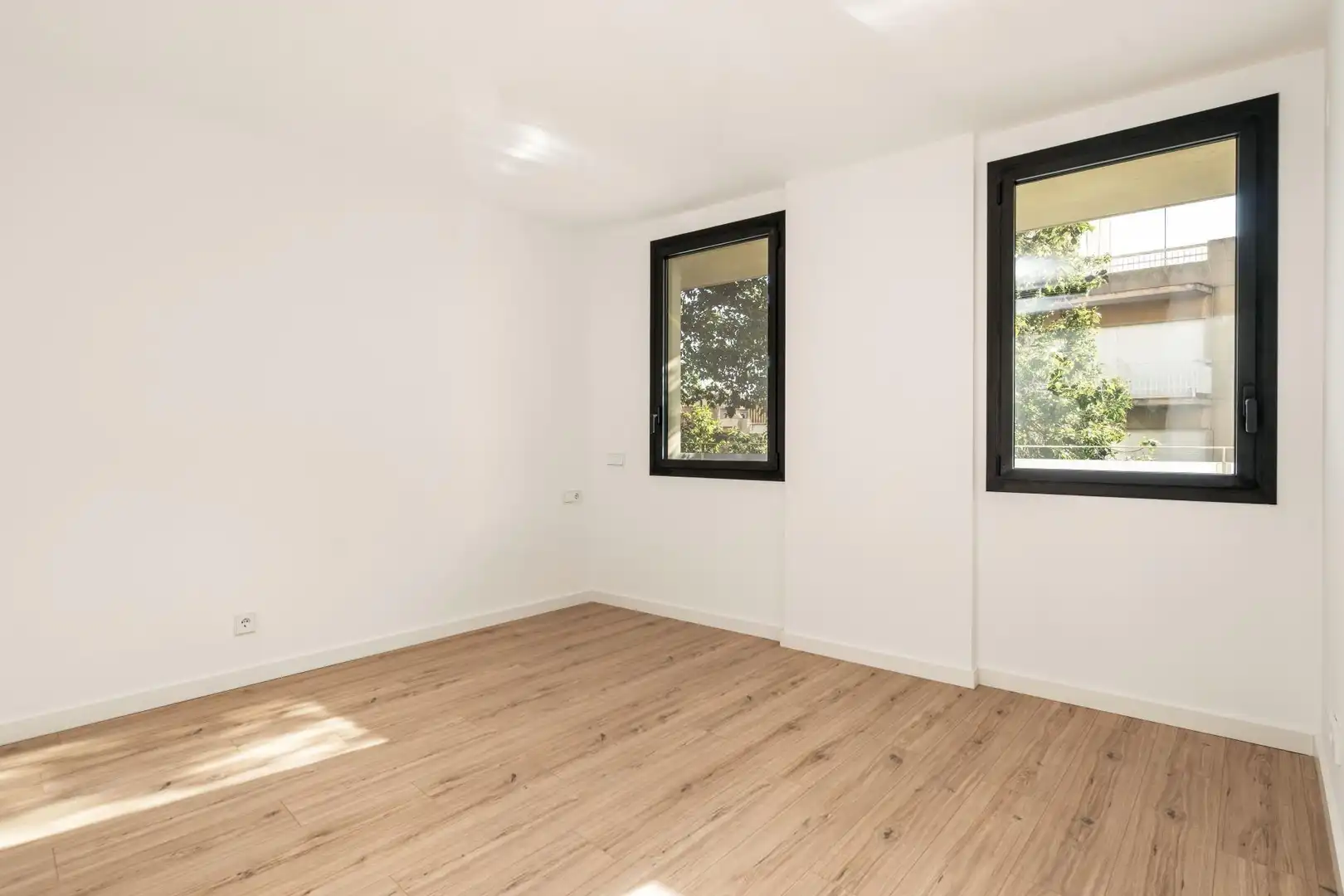 Dormitori de Pis en venda en Badalona amb Aire condicionat, Parquet i Terrassa