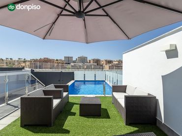Villa con balcone in vendita a Calle Chimborazo