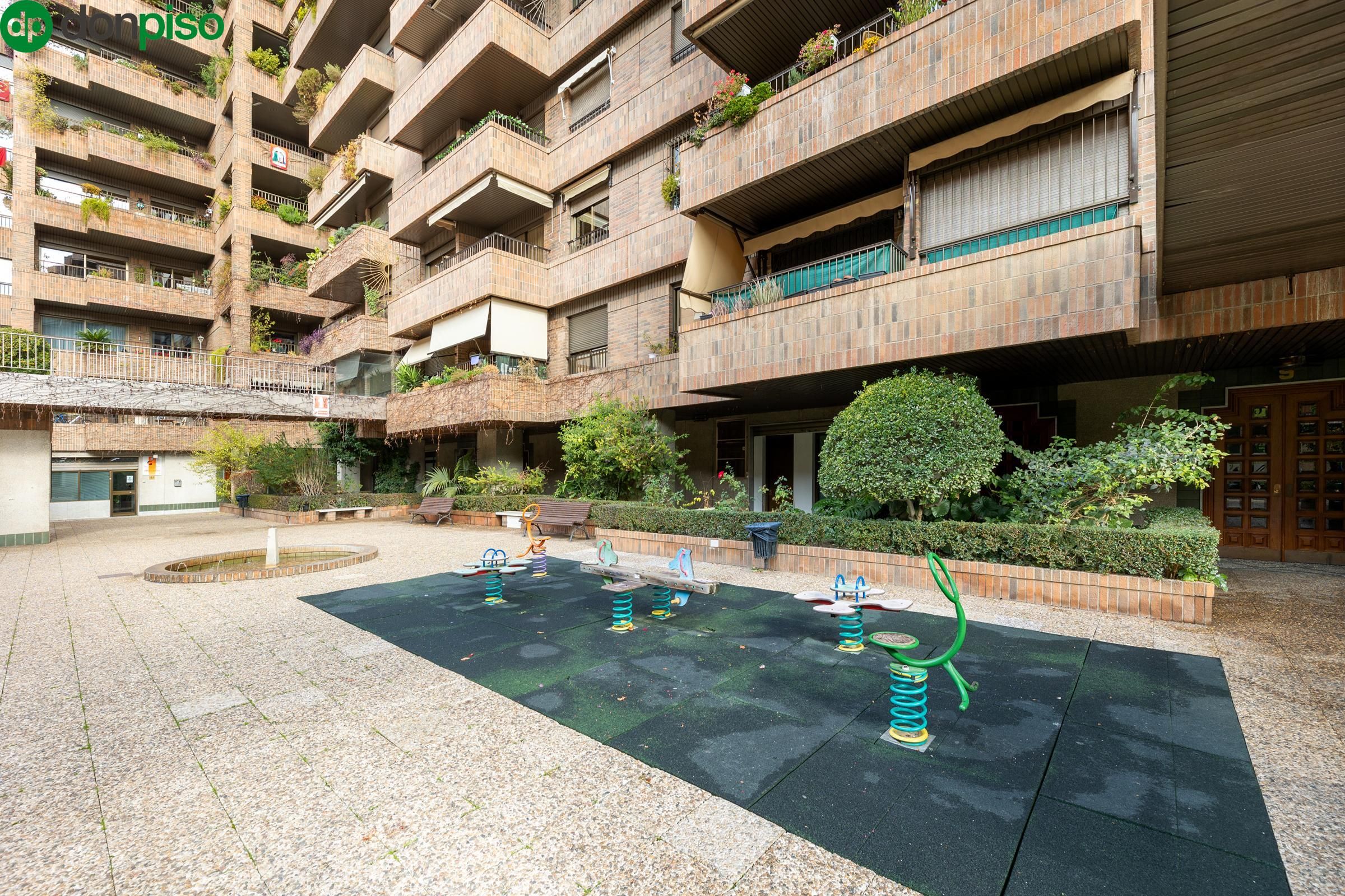 Pis en venda a Avenida Divina Pastora 7 Bloque 2, 7, San Ildefonso