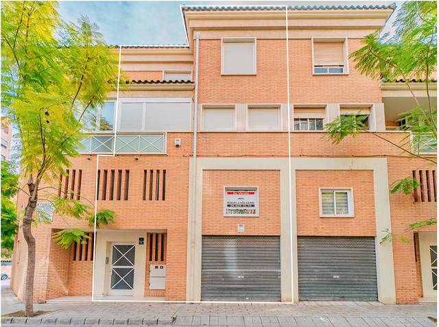 Casa adosada en Venta en Calle Farmacéutico Ángel Establier, 1 en Babel