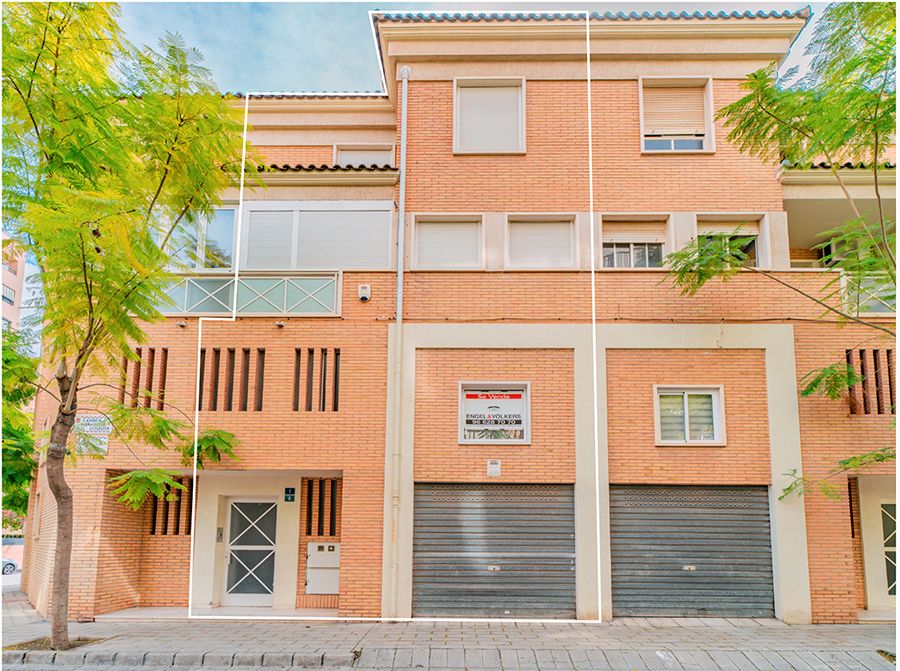Vista exterior de Casa adosada en venda en Alicante / Alacant amb Aire condicionat, Calefacció i Terrassa