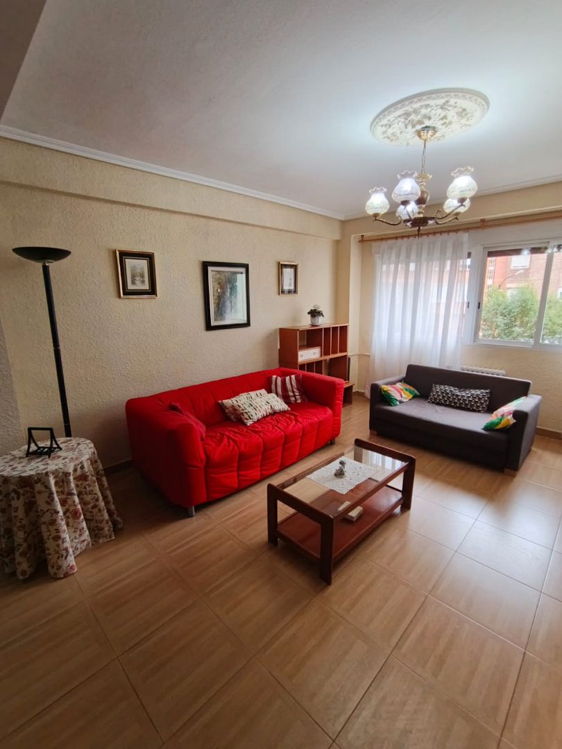 Living room of Flat to rent in  Zaragoza Capital  with Heating, Furnished and Oven