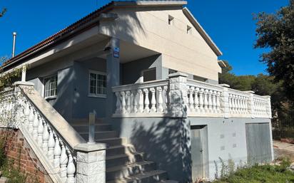 Vista exterior de Casa o xalet en venda en La Torre de Claramunt amb Jardí privat i Terrassa