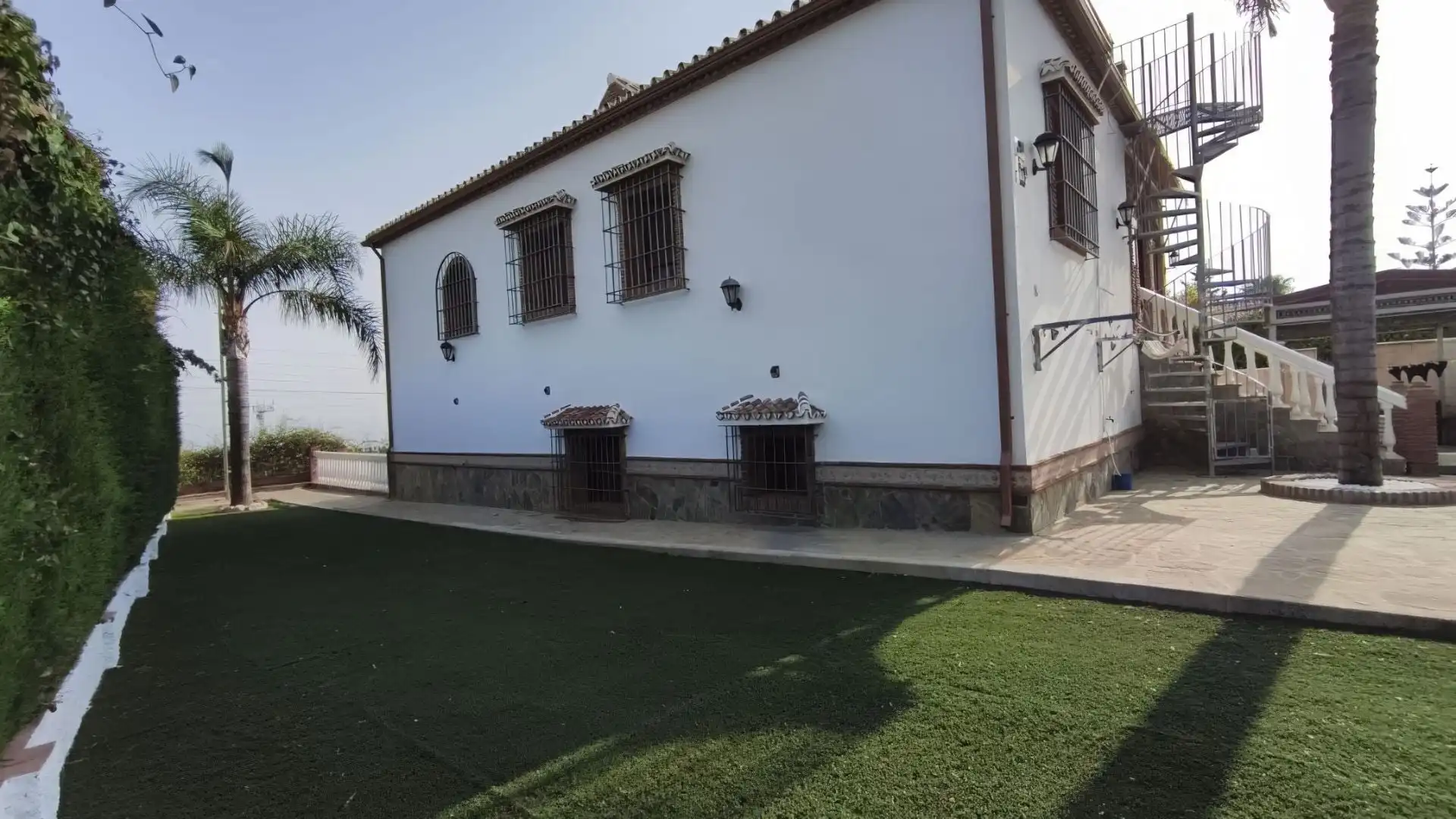 Vista exterior de Casa o xalet en venda en Alhaurín El Grande amb Aire condicionat i Piscina
