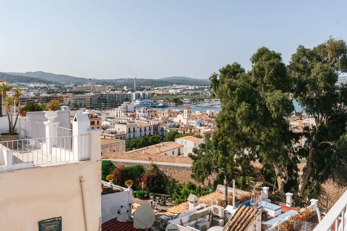 Vista exterior de Dúplex en venda en Eivissa amb Calefacció