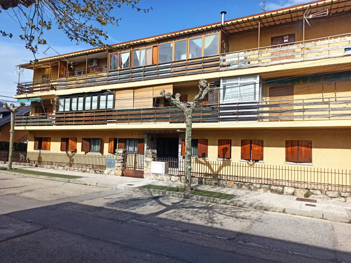 Außenansicht von Wohnung zum Verkauf in La Cabrera mit Heizung, Möbliert und Ofen