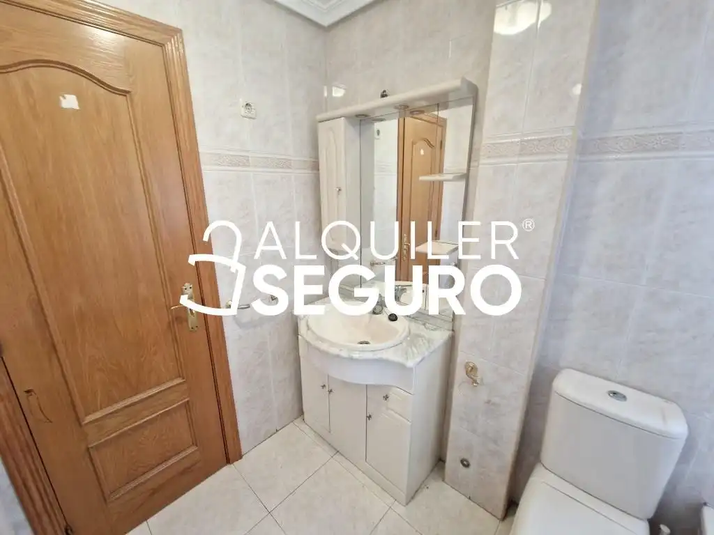 Badezimmer von Haus oder Chalet zur Miete in Fuenlabrada mit Heizung, Terrasse und Abstellraum