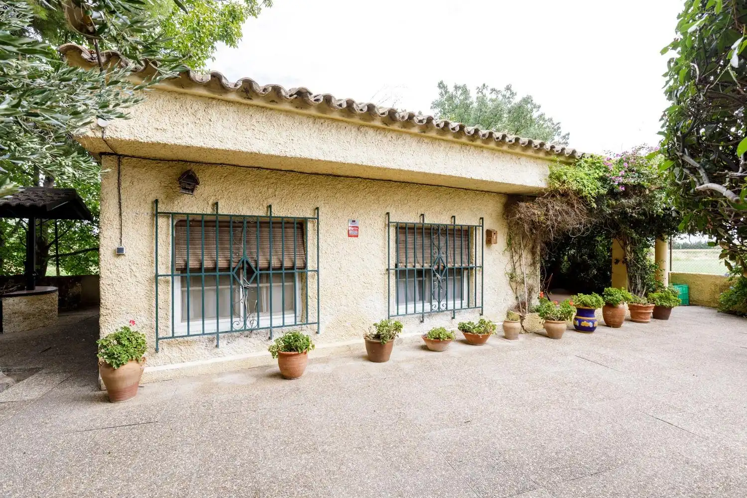 Vista exterior de Casa o xalet en venda en Zaragoza amb Aire condicionat, Calefacció i Jardí privat
