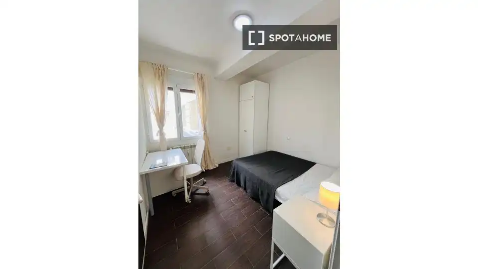 Habitación de Piso de alquiler en Madrid con Aire acondicionado, Calefacción y Amueblado