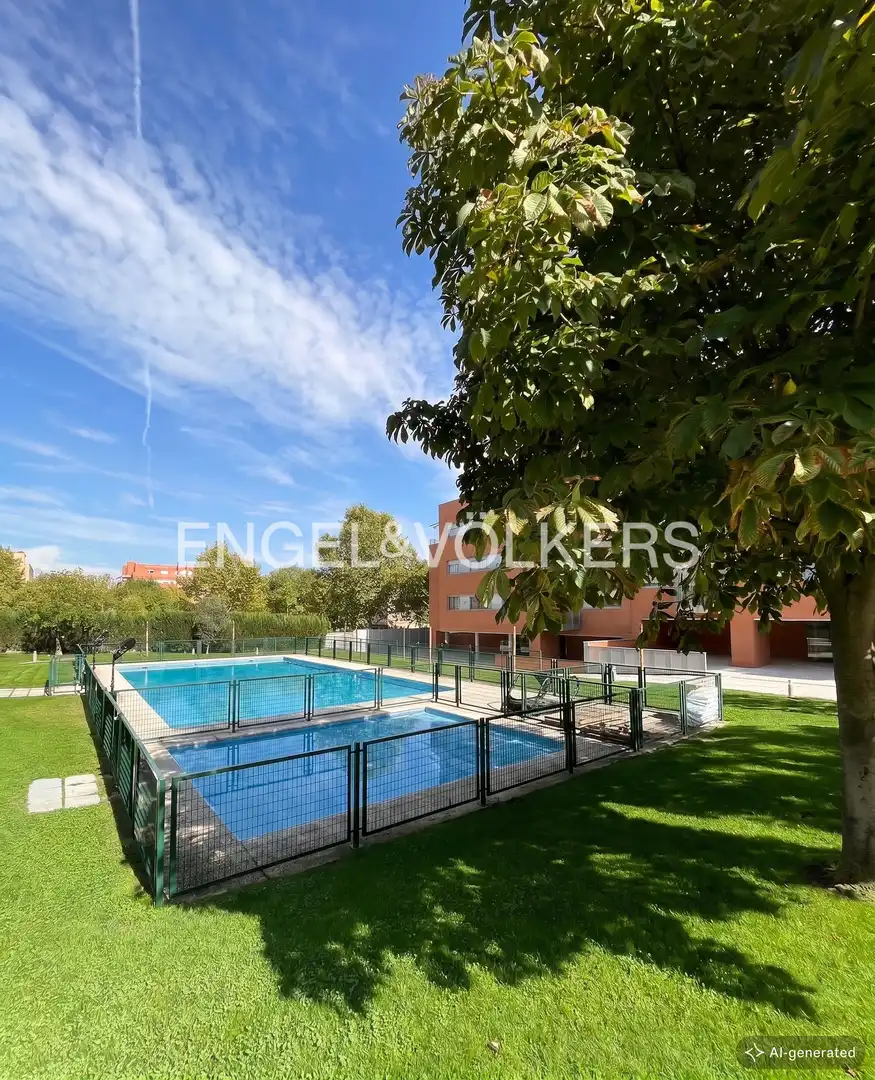 Piscina de Apartamento en venta en Paracuellos de Jarama con Calefacción, Jardín privado y Terraza