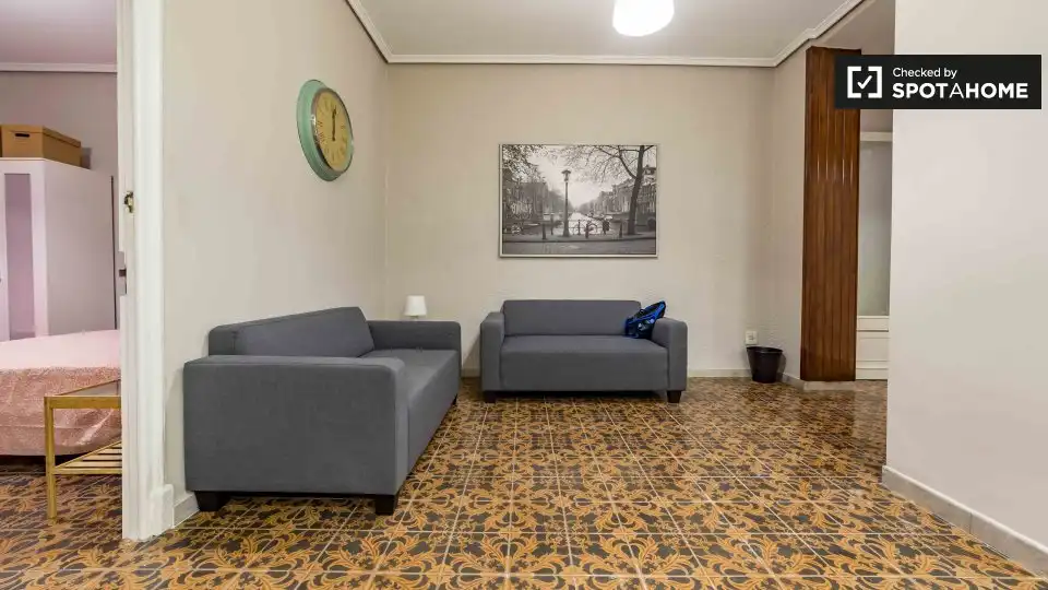Sala d'estar de Pis de lloguer en Valencia amb Aire condicionat, Calefacció i Moblat