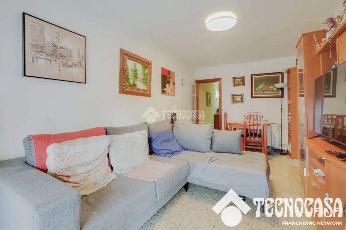 Sala d'estar de Pis en venda en Santa Coloma de Gramenet amb Aire condicionat, Calefacció i Balcó