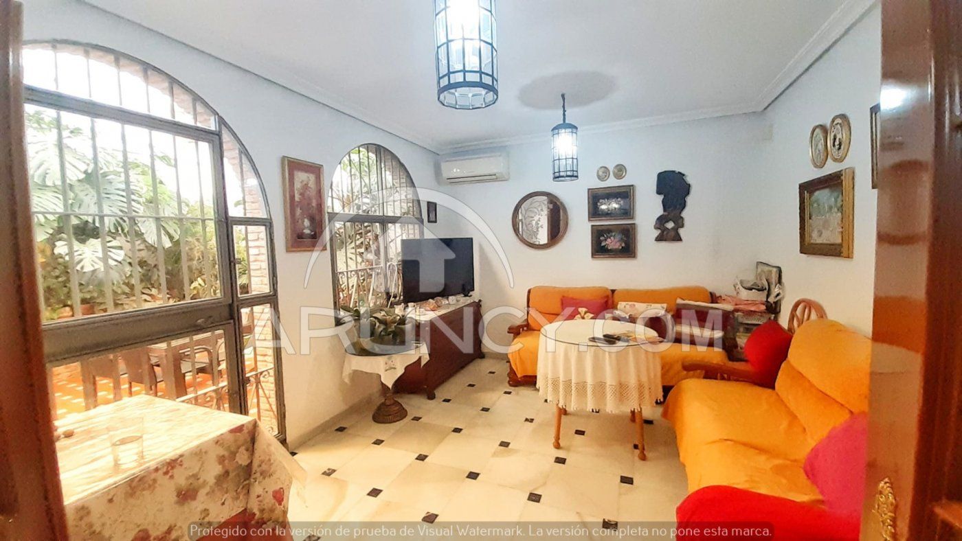 Sala d'estar de Casa o xalet en venda en Alcalá de Guadaira amb Aire condicionat, Terrassa i Traster