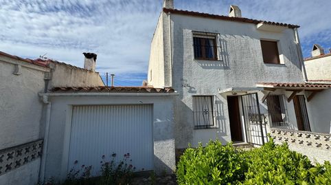 Casa con mucho potencial en una zona residencial muy tranquila