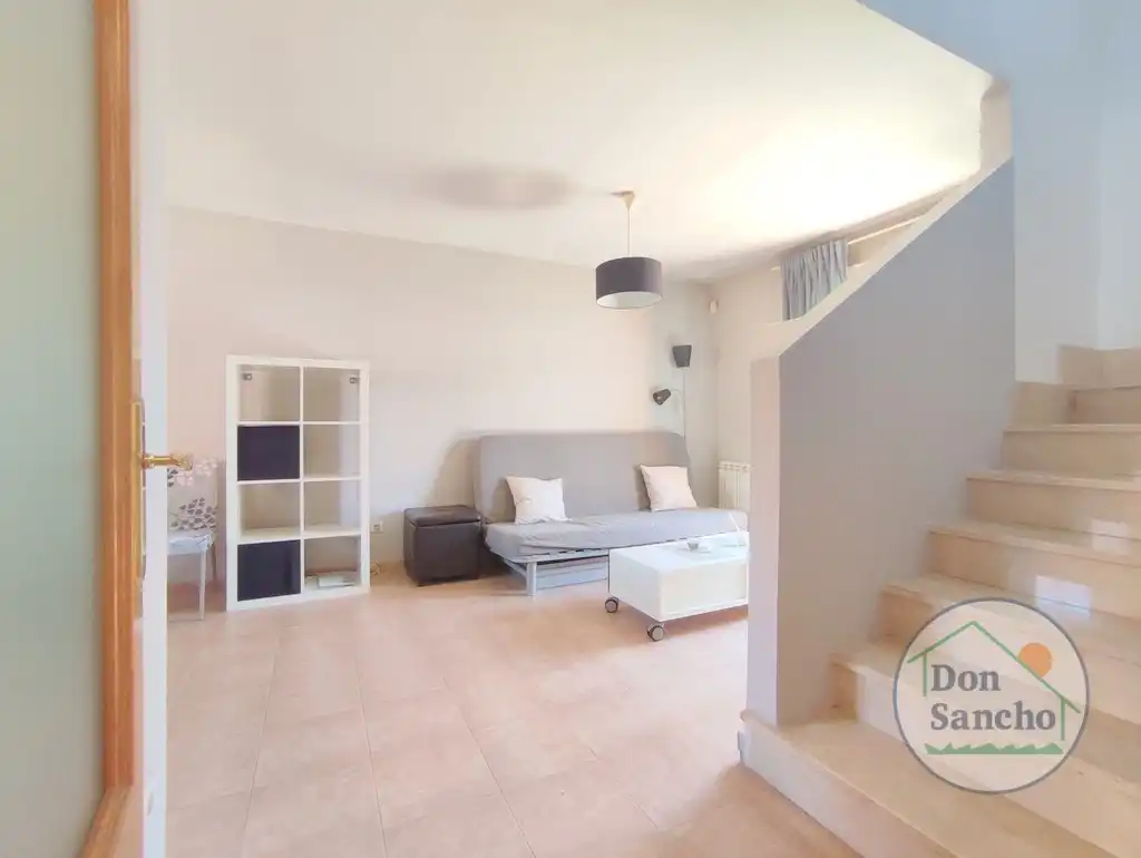 Sala de estar de Casa adosada en venta en Viana de Cega con Calefacción, Jardín privado y Terraza