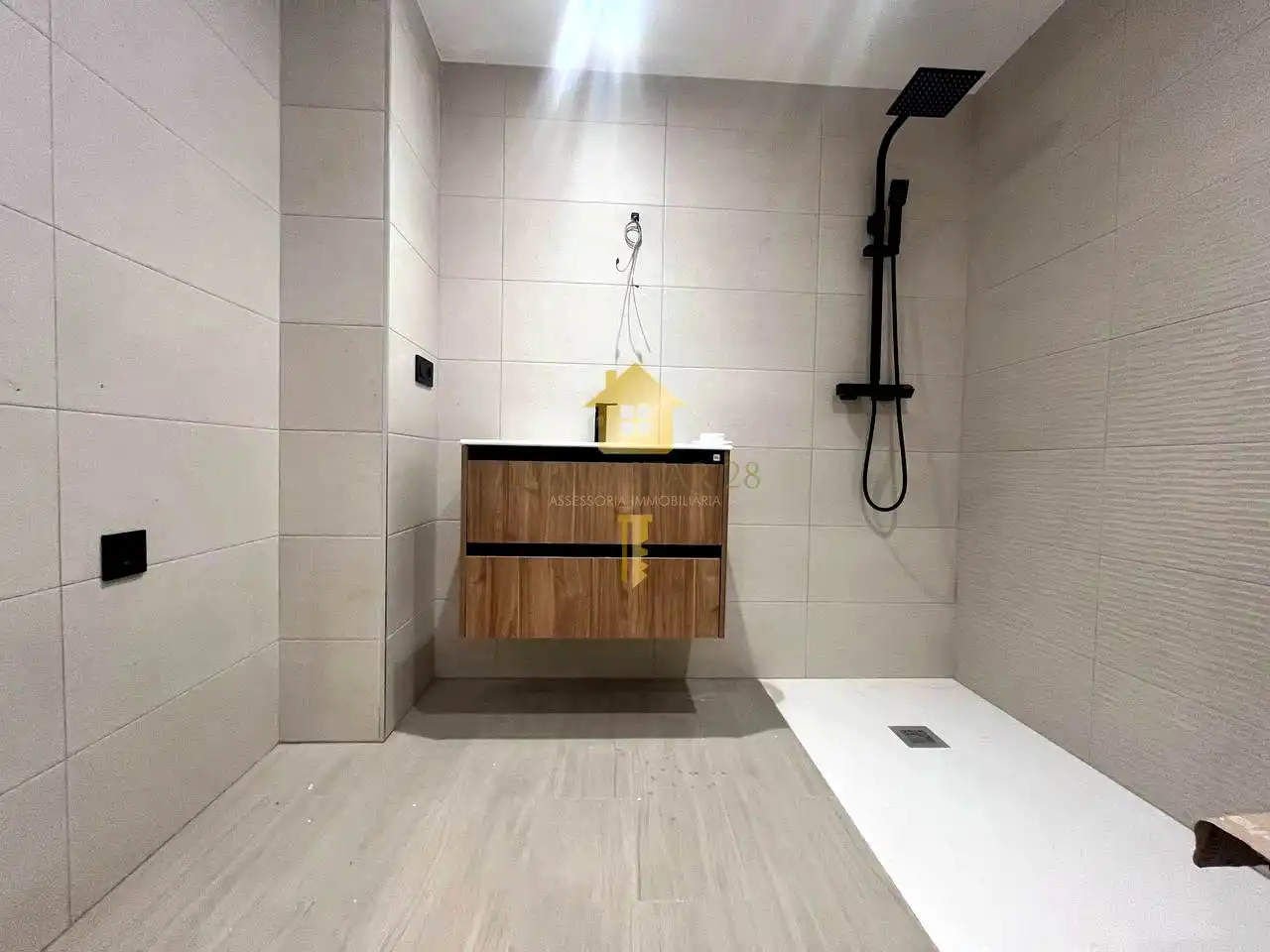 Badezimmer von Wohnung zur Miete in Centre