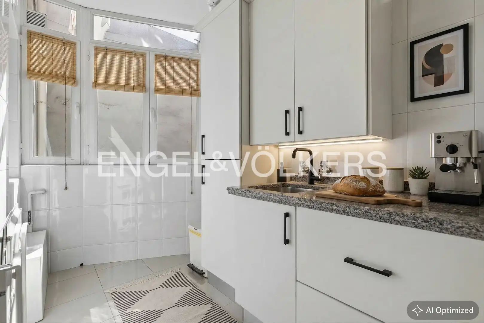 Kitchen of Flat for sale in Sevilla  with Air Conditioner, Heating and Balcony