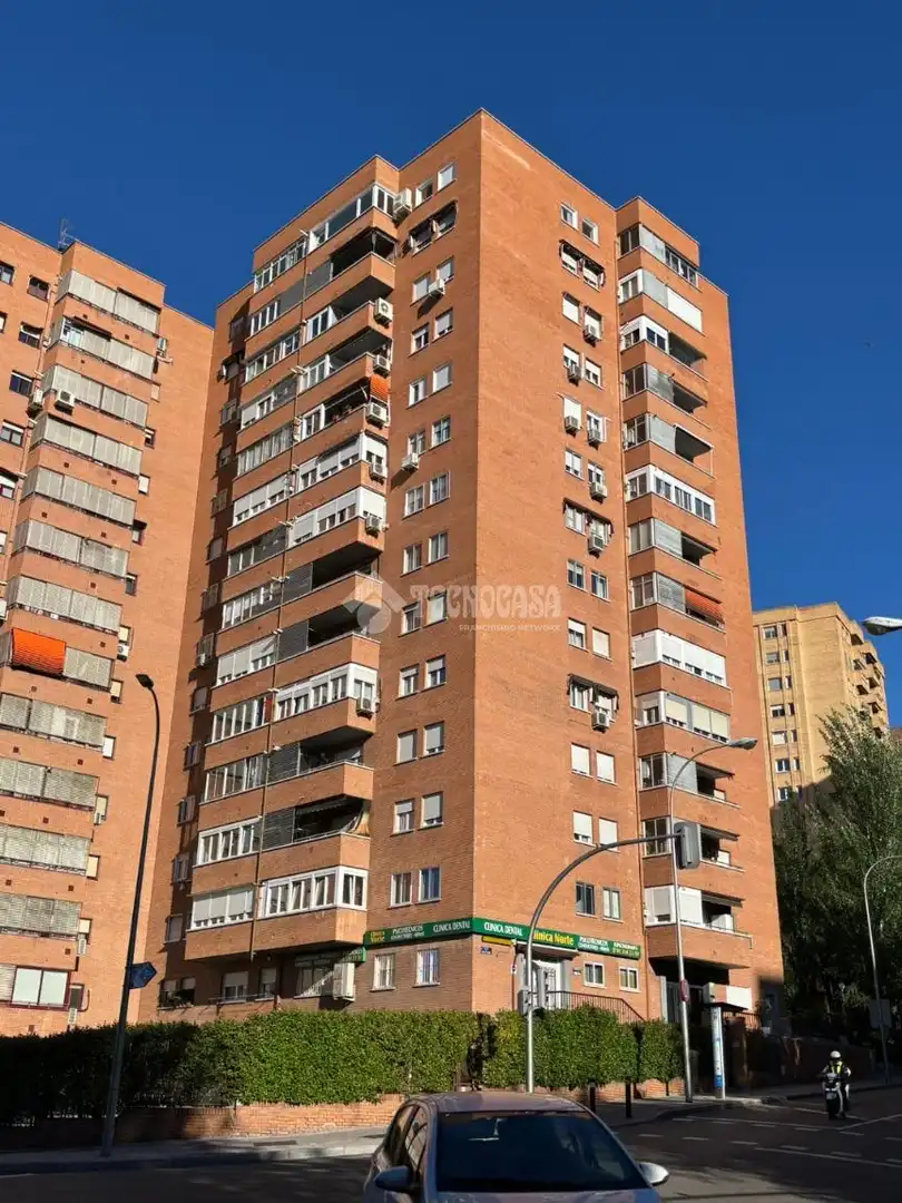Vista exterior de Pis en venda en Madrid amb Aire condicionat i Calefacció