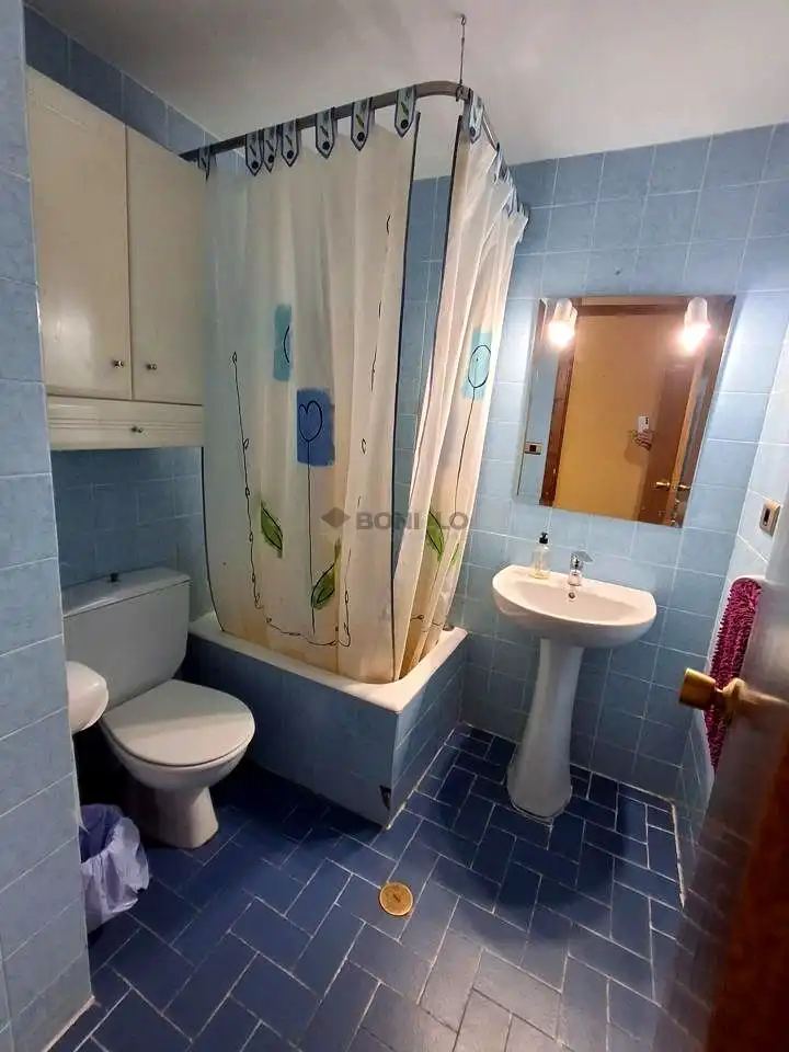 Badezimmer von Wohnung zur Miete in Teruel mit Möbliert