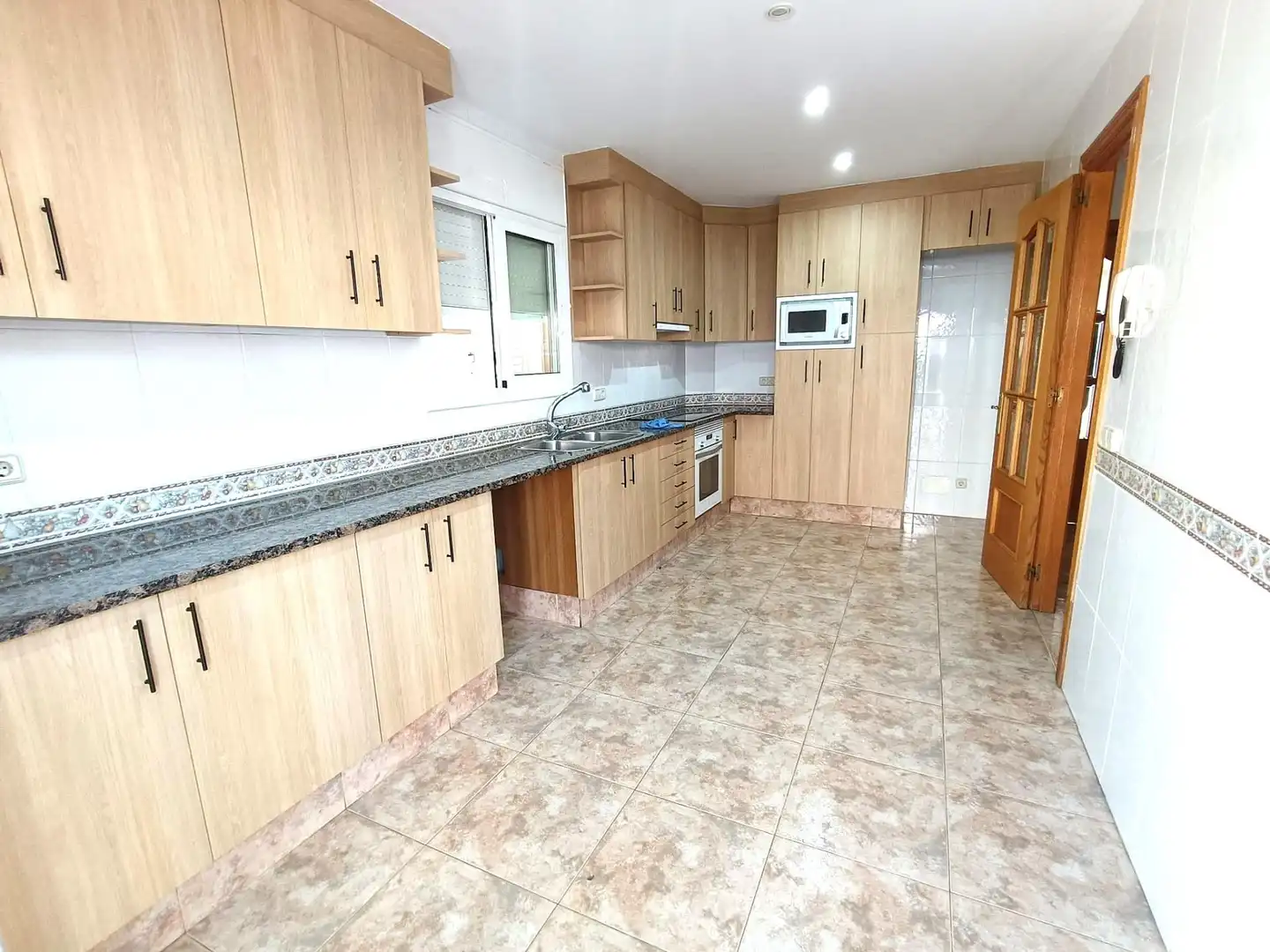 Cocina de Casa o chalet de alquiler en Mataró con Aire acondicionado, Calefacción y Jardín privado
