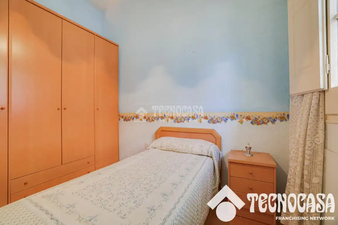 Dormitori de Casa o xalet en venda en Barcelona amb Jardí privat i Terrassa