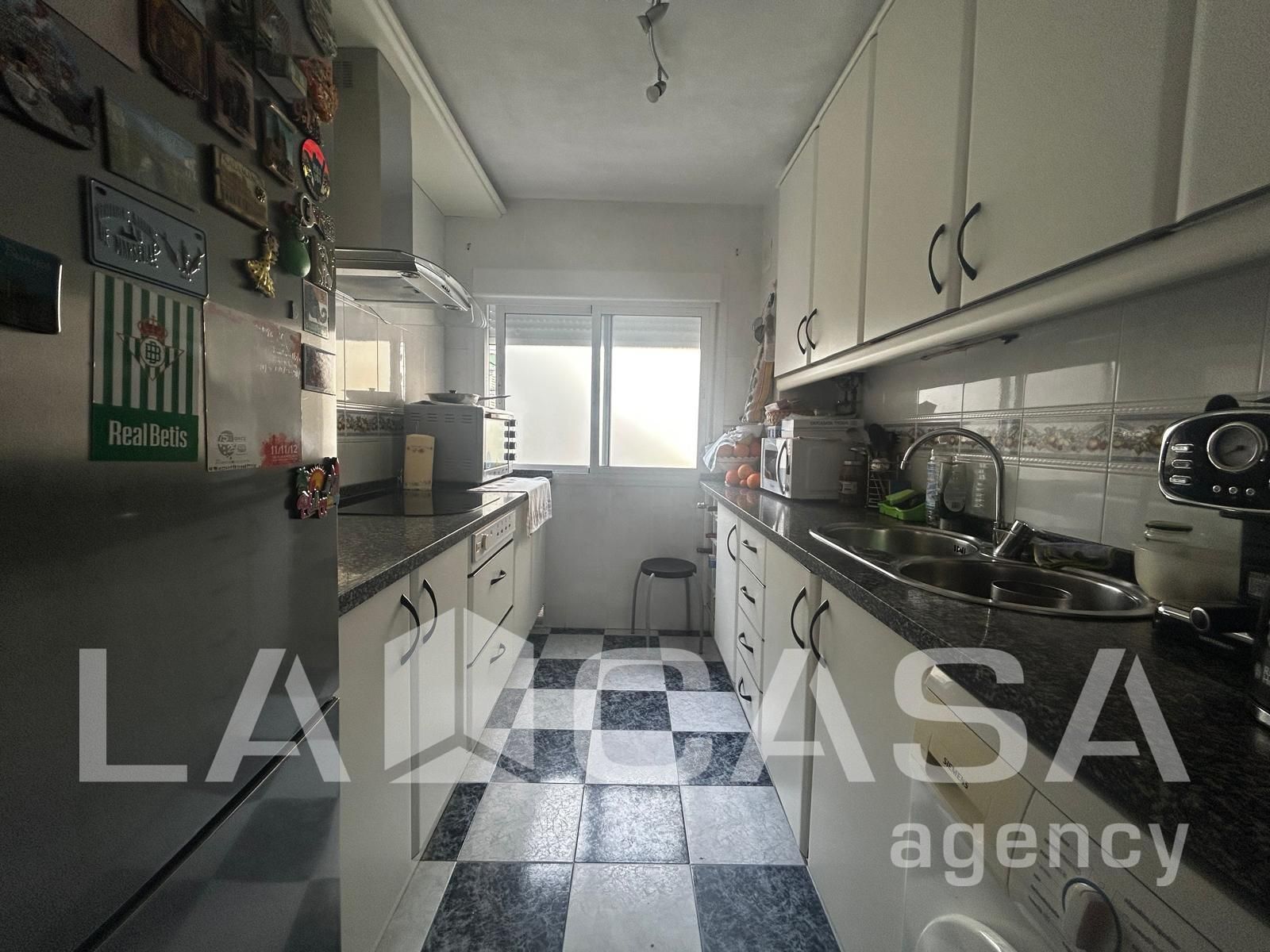 Cuina de Pis en venda en Montequinto amb Calefacció i Terrassa