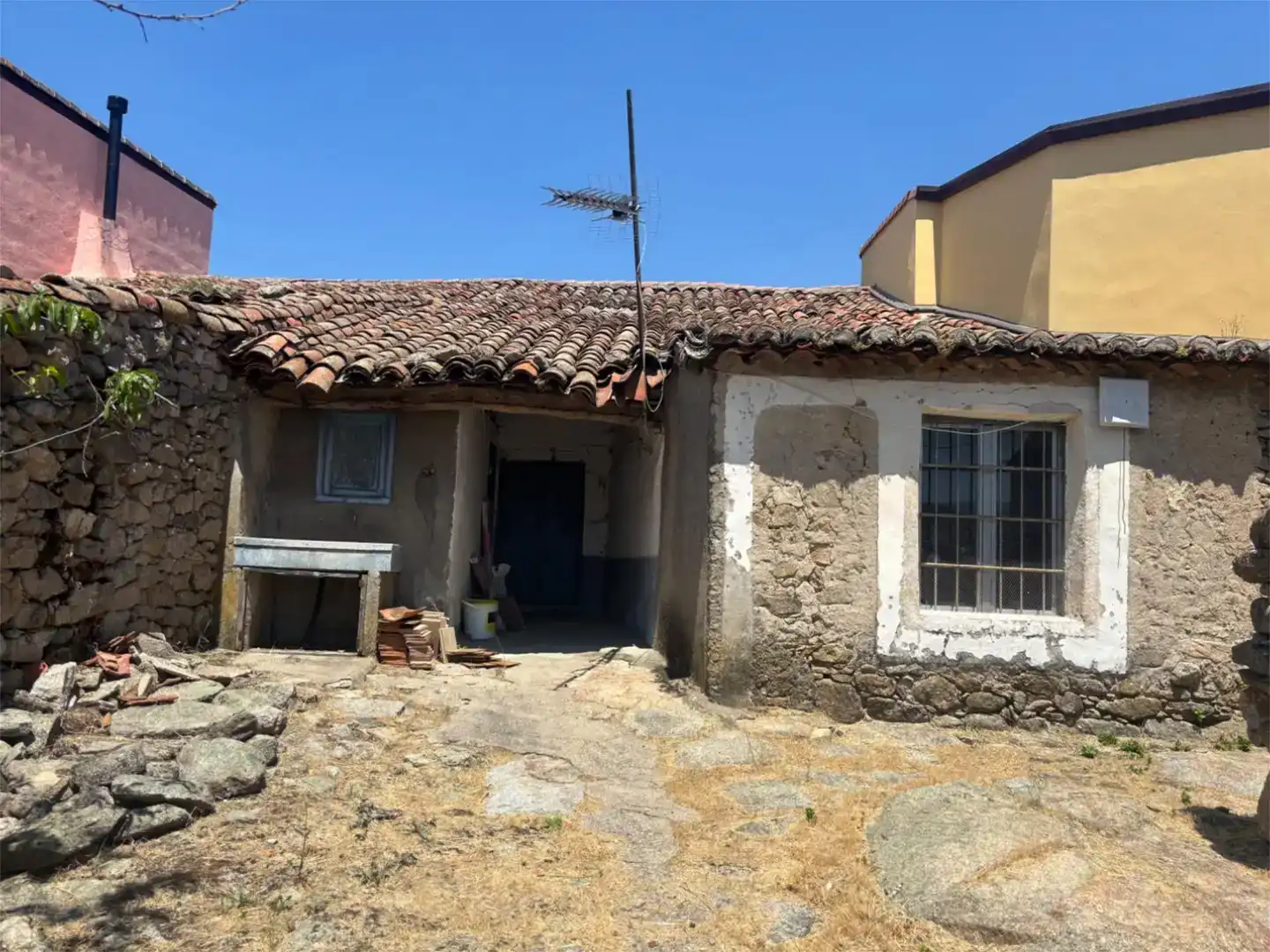 Exterior view of Detached homes for sale in La Carrera 