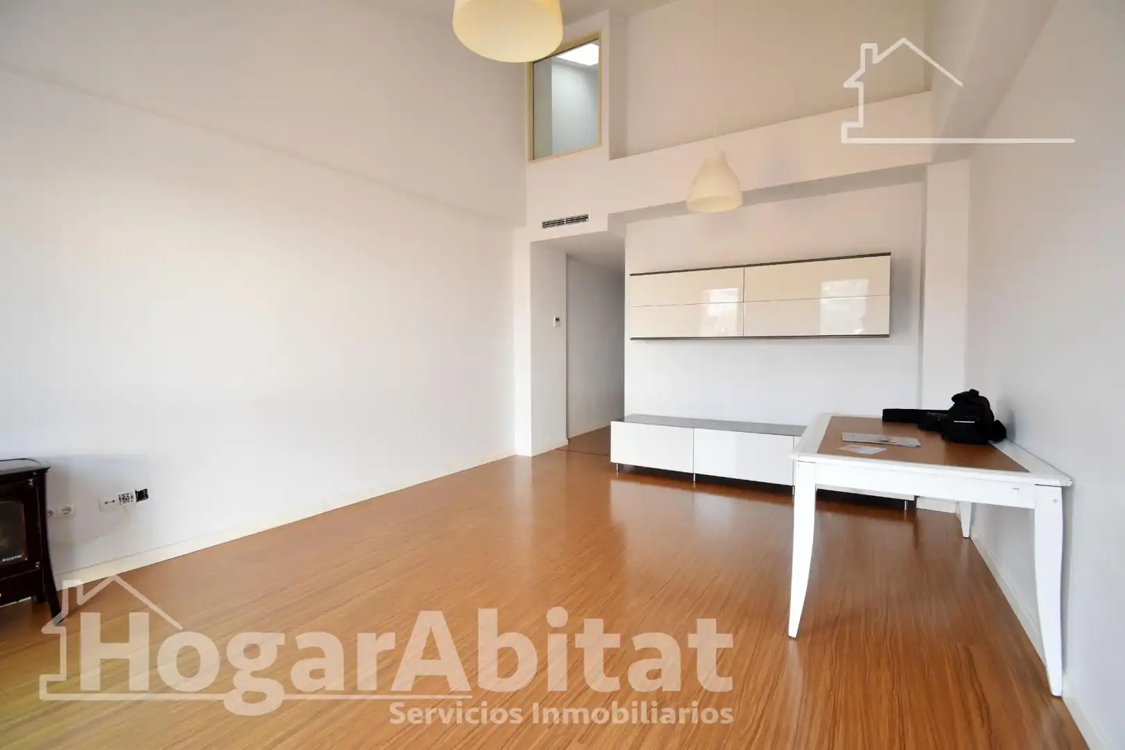 Sala d'estar de Àtic en venda en L'Alqueria de la Comtessa amb Parquet i Terrassa